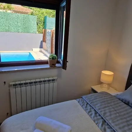 Castanea - Kuca Za Odmor S Bazenom Villa *