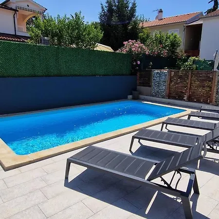 Villa Castanea - Kuca Za Odmor S Bazenom