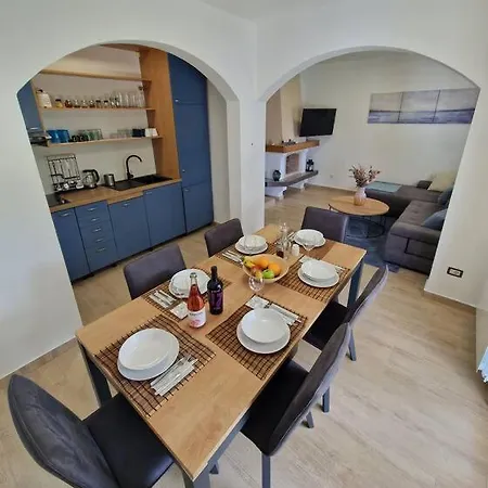 Castanea - Kuca Za Odmor S Bazenom Villa *