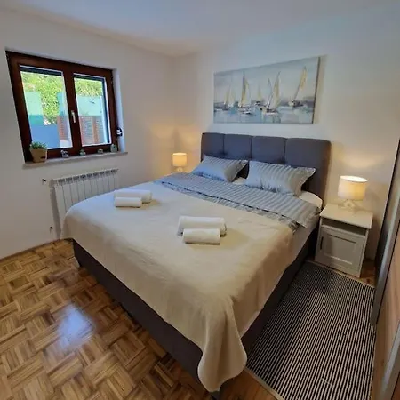 Castanea - Kuca Za Odmor S Bazenom Villa *